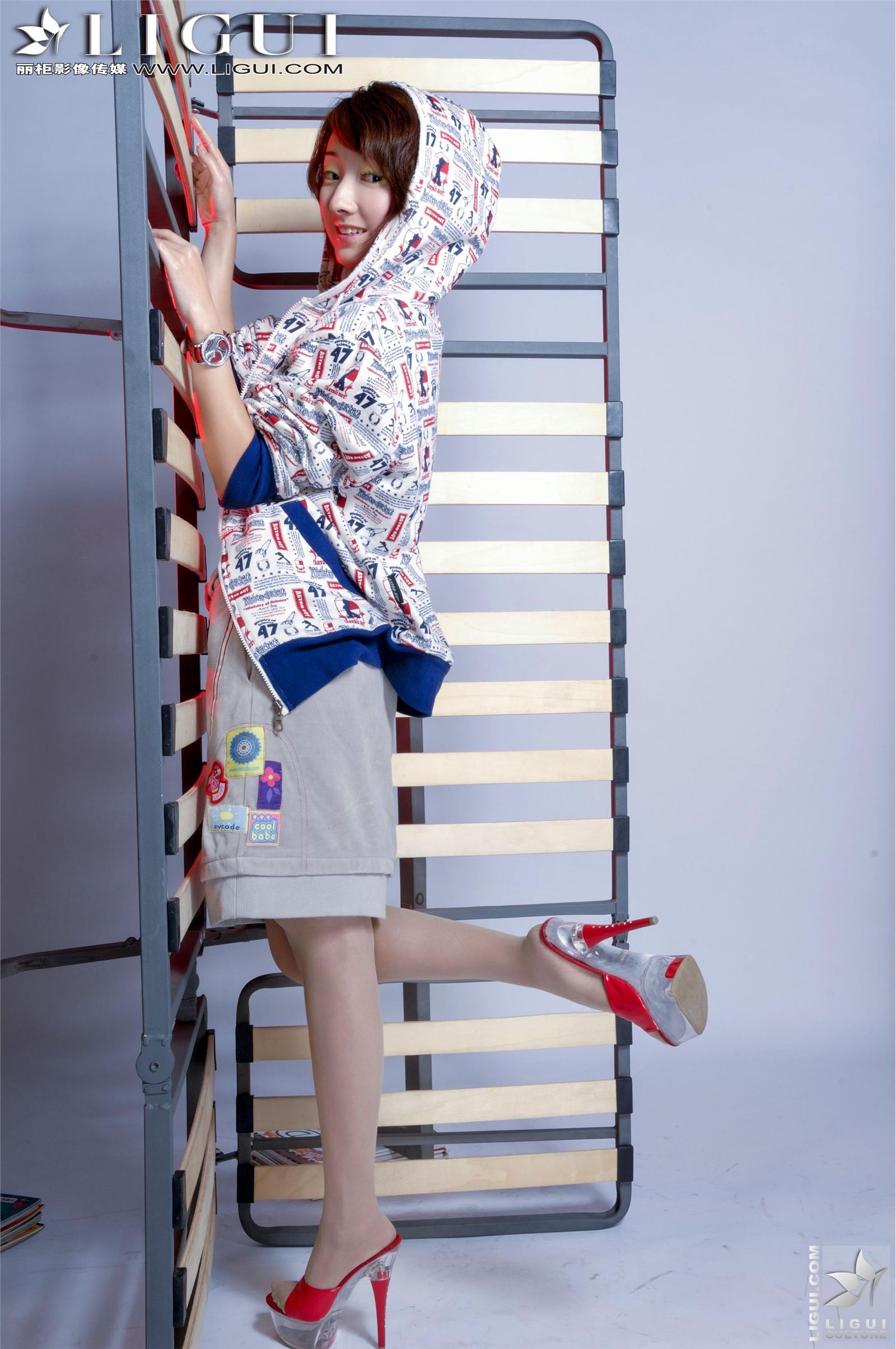 [丽柜]  名莲杂志 MODEL Kelly 丝袜美女图片